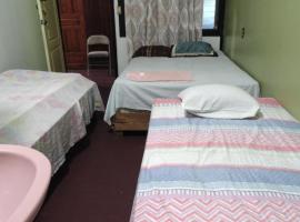 Hotel el Buen Gusto，位于Coxen Hole的酒店