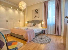 Apartment Audrey by SofiaSpot - central, metro to airport，位于索非亚Sofia's Central Market Hall附近的酒店