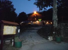Trattoria Poklon，位于伊齐齐的酒店