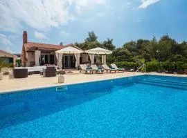 Holiday Home Villa Mutnik by Interhome