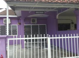 Cottage Muslim Homestay ByWawaSha，位于丹戎马林的酒店