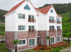 Tongyeong Bada Sarang Pension，位于统营市的海滩短租房