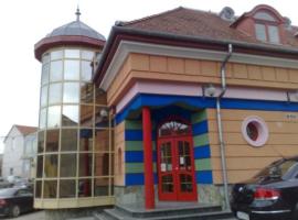 Kaboca Hun Étterem és Fogadó，位于艾斯特根的酒店