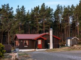 Iverhjelen Near Atlantic Road，位于Lyngstad的山林小屋