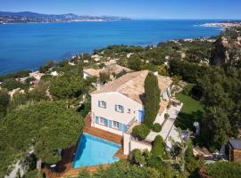 Villa with Magic view of Bay of Saint Tropez，位于圣特罗佩的度假屋