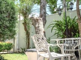 Vivid Colombo，位于科伦坡的海滩酒店