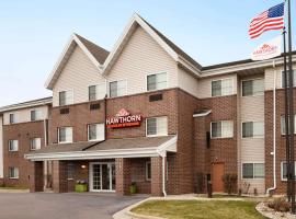 Hawthorn Suites By Wyndham Oak Creek/Milwaukee Airport，位于密尔沃基的酒店