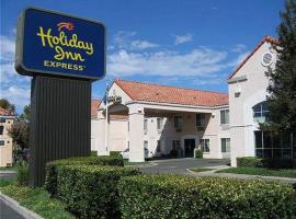 DUPLICATE Holiday Inn Express Brentwood，位于布伦特伍德的酒店