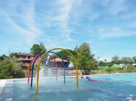 班茵索克度假酒店，位于柴老海滩的带泳池的酒店