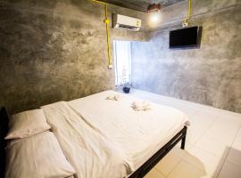 The Sky Loft Hotel，位于巴吞他尼的酒店