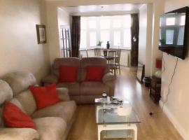 Bexleyheath Town Centre Four bedrooms, Five Beds House，位于贝克斯利黑思的酒店