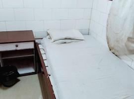 Budget Rooms near Police Bazar，位于西隆的酒店