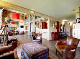 Brit Hotel Essentiel Cholet，位于绍莱的酒店