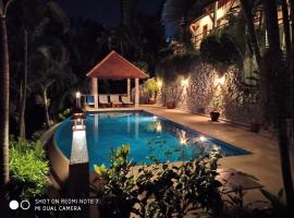 Baiyok Villa seaview and edge pool，位于芭东海滩的豪华酒店