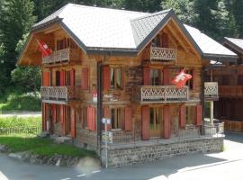 瑞士小木屋住宿加早餐酒店，位于莫尔金斯拉图什缆车附近的酒店