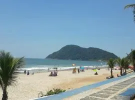 Cobertura com área externa com vista para o mar na melhor praia do Guarujá tombo