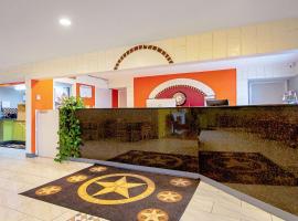 Economy Inn & Suites，位于丹顿的酒店