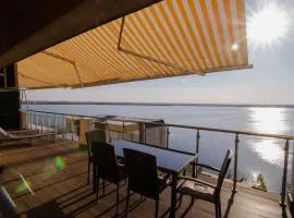 Sea Gem Mamaia - 200m to Beach, XL Terrace, and Beautiful Views