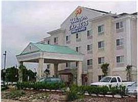 Holiday Inn Express Hotel & Suites Six Flags West-Boerne，位于伯尼的酒店