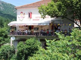Auberge Chez Baratier，位于Laviolle的酒店