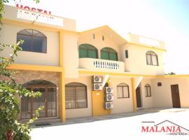 Hostal Malania，位于埃洛伊·阿尔法罗国际机场 - MEC附近的酒店