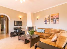 The Olive Grove Cottage by Konnect - 2,5km from Ipsos，位于阿普索斯的酒店