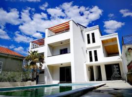Apartments STAR with Pool，位于比奥格勒·纳·莫鲁的酒店
