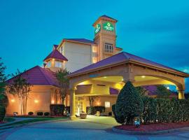 温斯顿塞勒姆拉昆塔套房酒店，位于温斯顿·塞勒姆Smith Reynolds Airport - INT附近的酒店