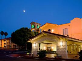 圣地亚哥丘拉维斯塔拉金塔酒店，位于丘拉维斯塔Southwestern College附近的酒店