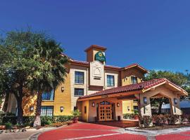 Travelodge by Wyndham Houston Cy-Fair，位于休斯顿的酒店