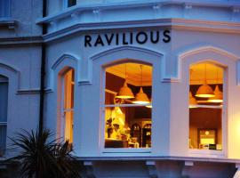 拉维琉斯住宿加早餐旅馆，位于伊斯特布恩伊斯特本码头附近的酒店