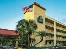 西棕榈滩 - 佛罗里达收费公路拉金塔酒店，位于棕榈滩国际机场 - PBI附近的酒店
