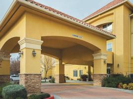 弗雷斯诺西北拉金塔旅馆及套房酒店，位于弗雷斯诺的酒店