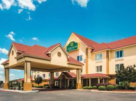 La Quinta by Wyndham Russellville，位于拉塞尔维尔的酒店