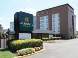 La Quinta Inn & Suites by Wyndham DC Metro Capital Beltway，位于国会山高地的宠物友好酒店