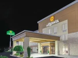 75号州际公路科诺思维勒北拉金塔套房旅馆