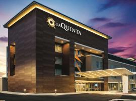 La Quinta Inn & Suites by Wyndham Atlanta South - McDonough，位于麦克多诺的酒店