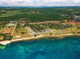 Panorama Mobile Homes in Camping Park Umag，位于乌马格的酒店