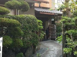洛顶旅馆，位于京都京都植物园附近的酒店