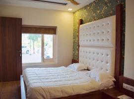 Hotel gold crown，位于Beās的酒店