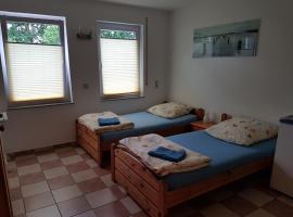 Gästezimmer auf dem Campingplatz Konz，位于孔茨的酒店