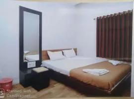 Rajhuns Deluxe Lodging