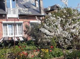 Vacances Paisibles Sur La Côte Fleurie.，位于滨海图维列的酒店