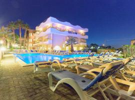 Hotel Rivadoro-Spiaggia ombrellone e lettini-Piscina-Parcheggio，位于马帝斯兹罗的酒店