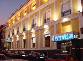 莱加内斯阿文尼达酒店，位于莱加内斯莱加内斯中部附近的酒店