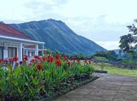 Rinjani Hill Hotel，位于塞姆博伦拉旺的酒店