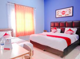 OYO 778 Guest House Amalia Malang，位于玛琅阿卜杜勒拉赫曼萨利赫机场 - MLG附近的酒店