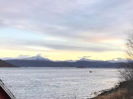 Kvaløya Lodge，位于Lanes的酒店
