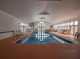 River View Resort，位于贝塞尔的带泳池的酒店