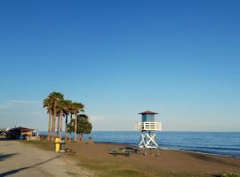 Yerbabuena Añoreta Golf and Beach House，位于林孔-德拉维多利亚的酒店